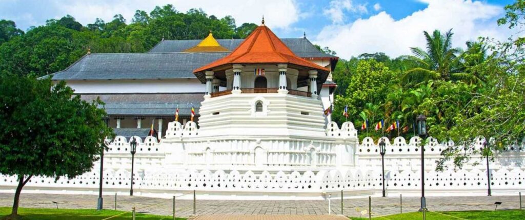 Sri Lankan Kandy Temple Of The Tooth Relic